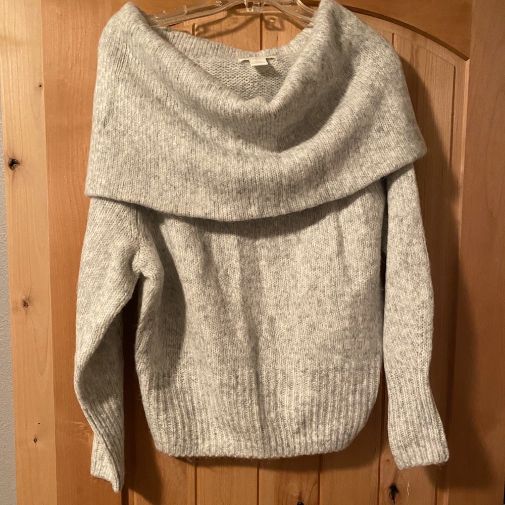 H$M off shoulder beige sweater size S new